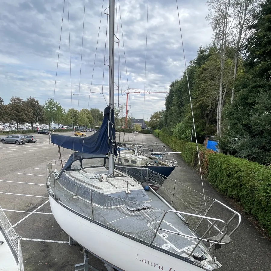 Polyester Sailboat Dufour 2800