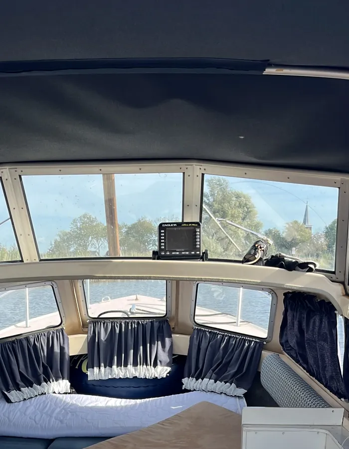 Polyester Bateau à moteur Troll 700