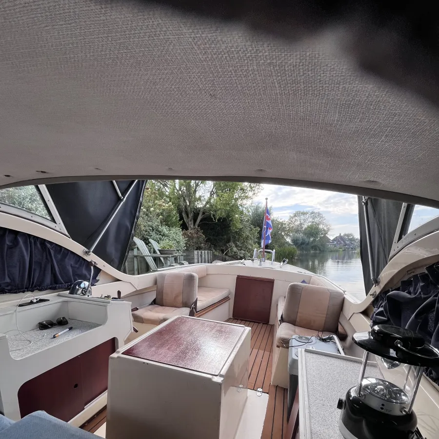 Polyester Bateau à moteur Troll 700