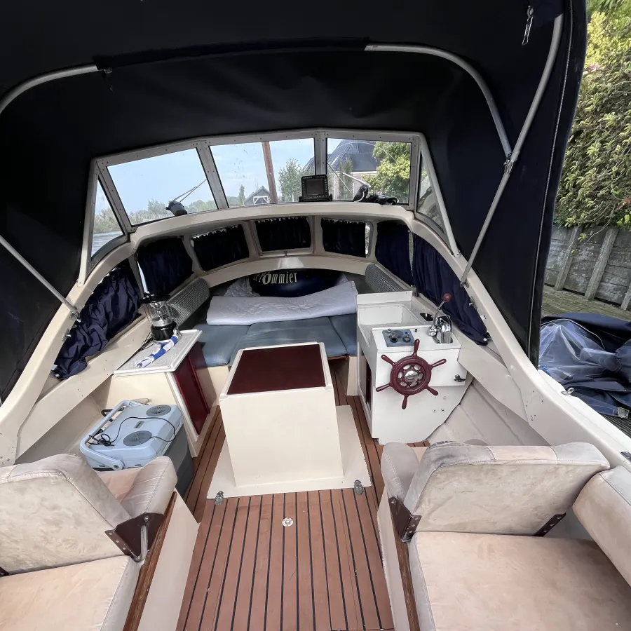 Polyester Bateau à moteur Troll 700