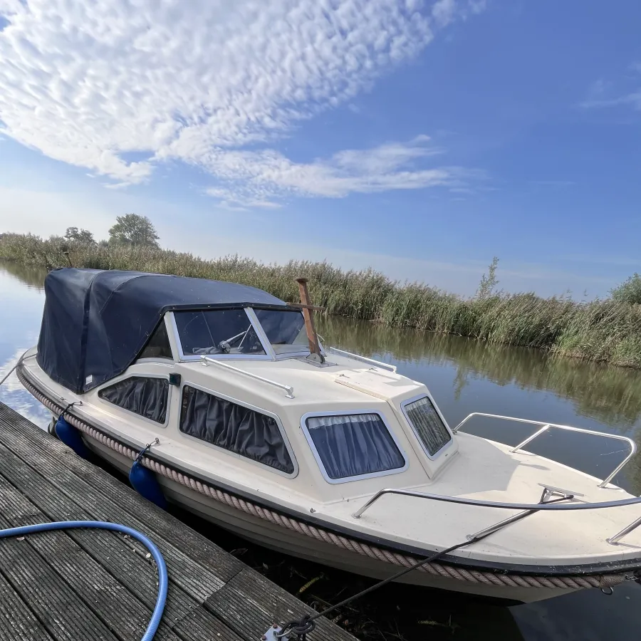 Polyester Bateau à moteur Troll 700