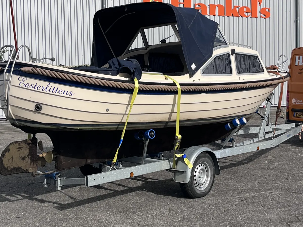 Polyester Bateau à moteur Troll 700