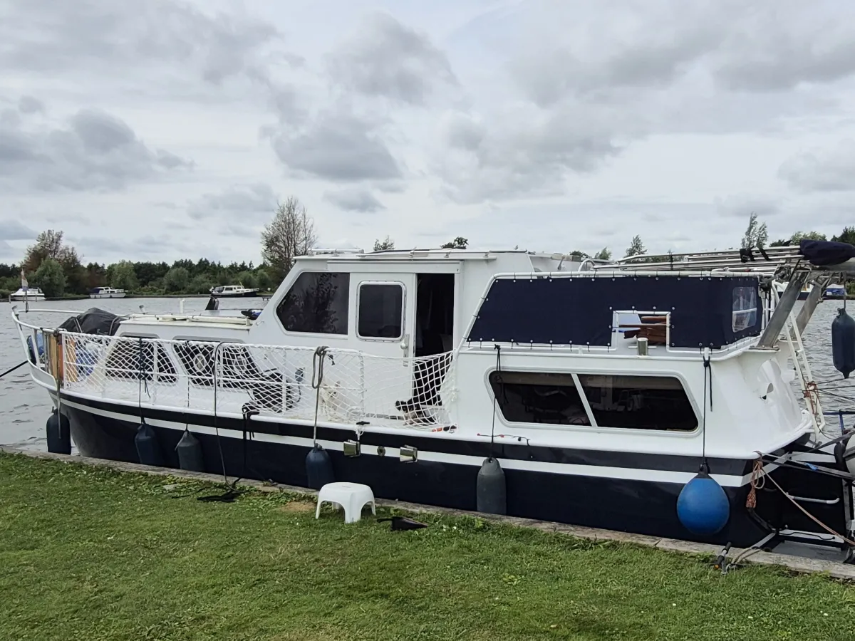 Staal Motorboot Cascaruda 1050