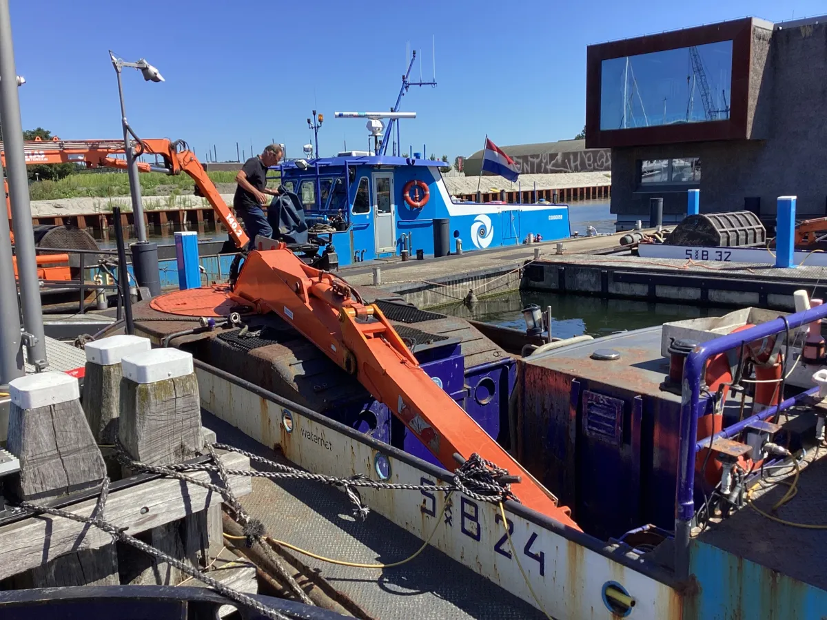 Staal Werkboot Kraanschip SB 24