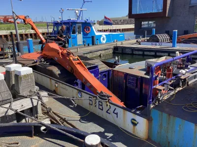 Staal Werkboot Kraanschip SB 24 Foto 79