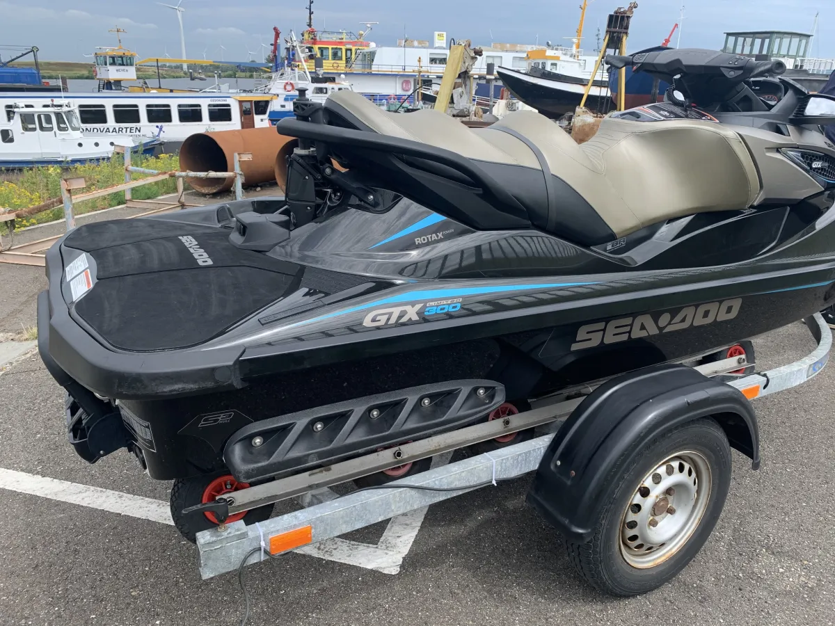 Polyester Jetski Sea-Doo GTX Limited 300